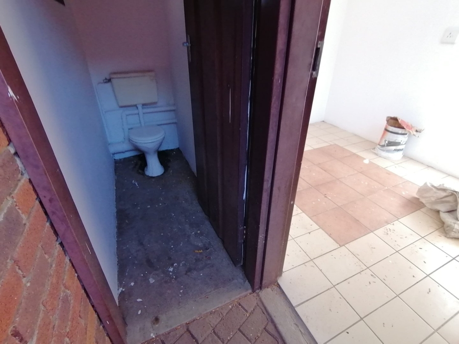 To Let 4 Bedroom Property for Rent in Heuwelsig Free State